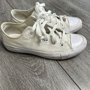 Converse White Low Top Women’s Sneakers, Size 6